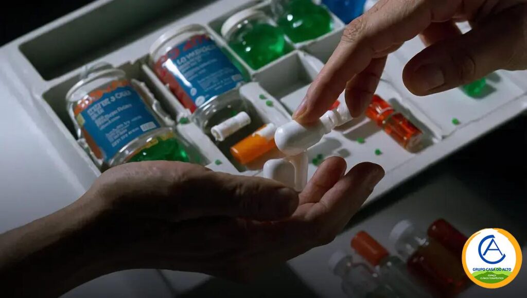 Interação entre medicamentos e drogas: como identificar e evitar riscos graves